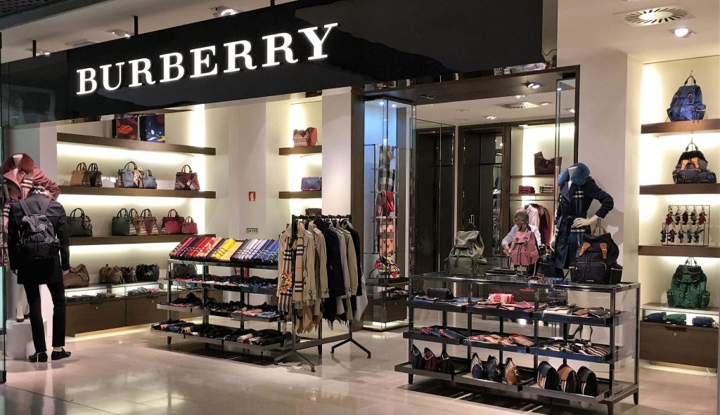 Burberry con il turbo a Londra (+16%) per la speranza di un piano di rilancio